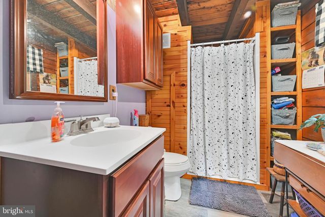 17 APPLE LN, Fleetwood, PA 19522