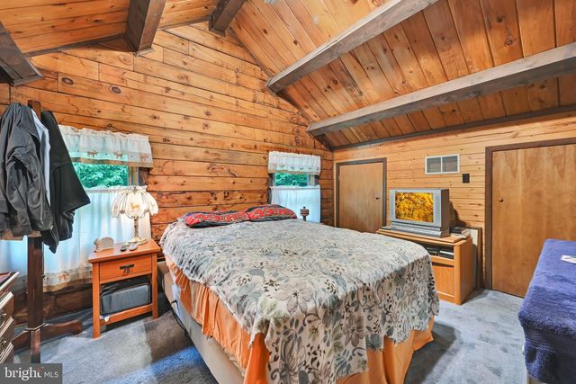 17 APPLE LN, Fleetwood, PA 19522