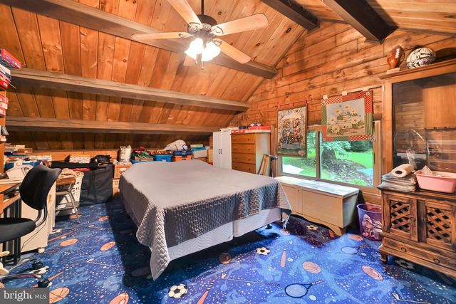 17 APPLE LN, Fleetwood, PA 19522