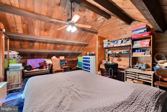 17 APPLE LN, Fleetwood, PA 19522