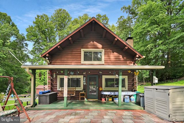 17 APPLE LN, Fleetwood, PA 19522