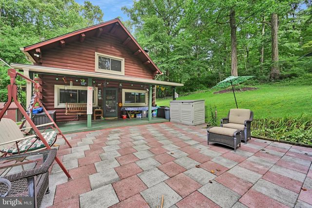 17 APPLE LN, Fleetwood, PA 19522