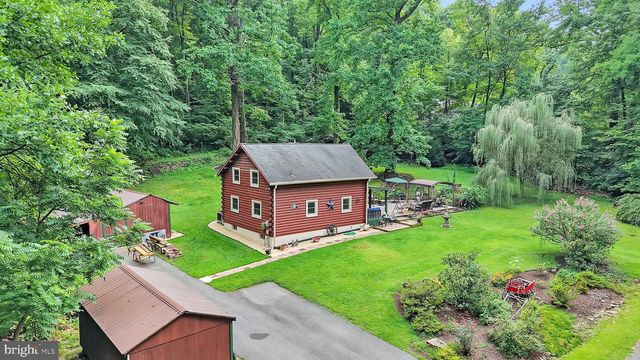 17 APPLE LN, Fleetwood, PA 19522
