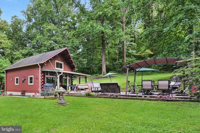 17 APPLE LN, Fleetwood, PA 19522