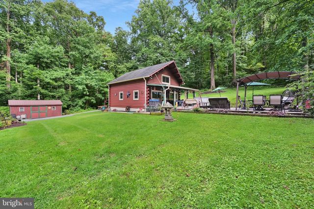 17 APPLE LN, Fleetwood, PA 19522