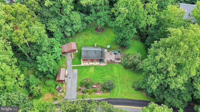 17 APPLE LN, Fleetwood, PA 19522