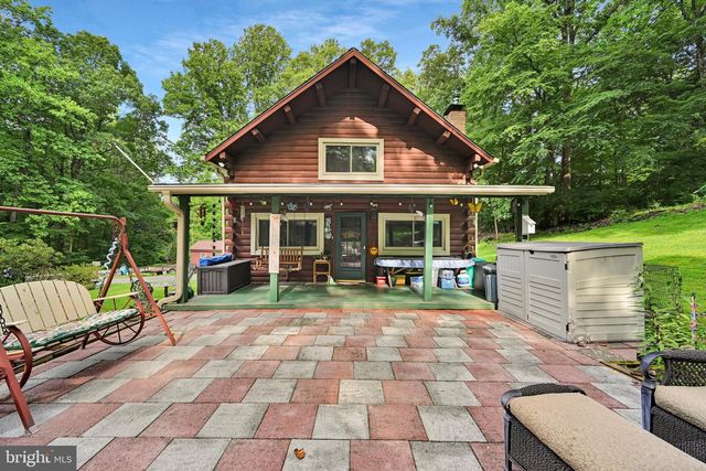17 APPLE LN, Fleetwood, PA 19522