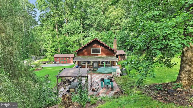 17 APPLE LN, Fleetwood, PA 19522