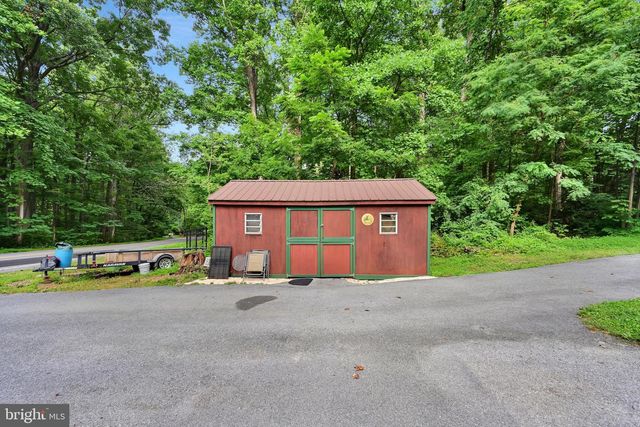 17 APPLE LN, Fleetwood, PA 19522