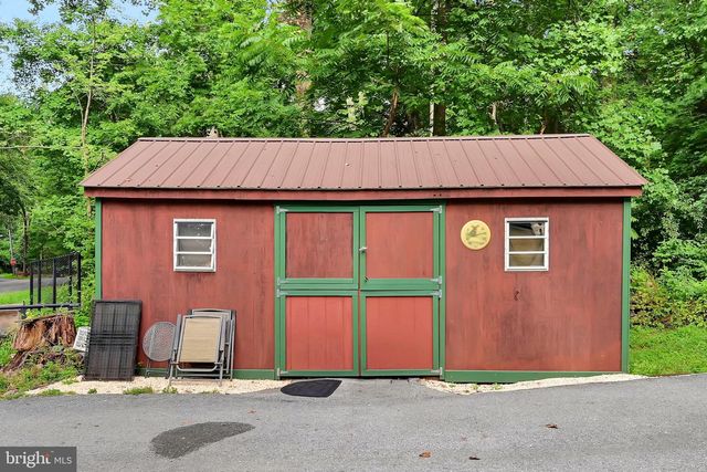 17 APPLE LN, Fleetwood, PA 19522