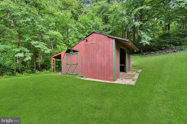 17 APPLE LN, Fleetwood, PA 19522