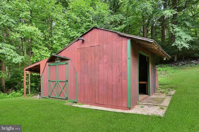 17 APPLE LN, Fleetwood, PA 19522