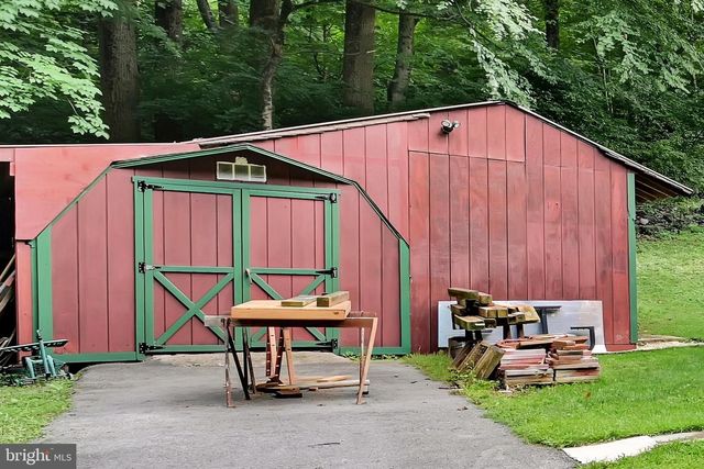 17 APPLE LN, Fleetwood, PA 19522
