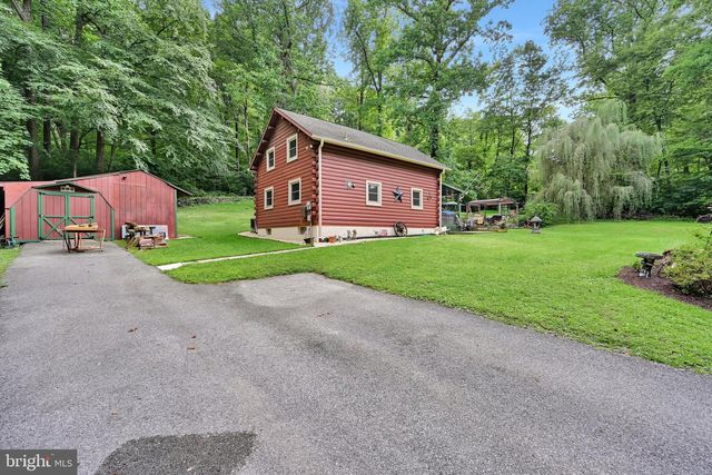 17 APPLE LN, Fleetwood, PA 19522