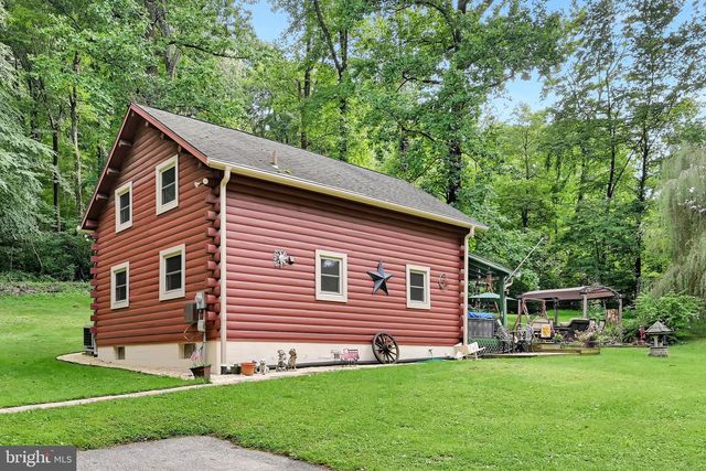 17 APPLE LN, Fleetwood, PA 19522
