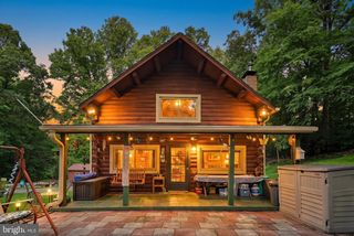 17 APPLE LN, Fleetwood, PA 19522