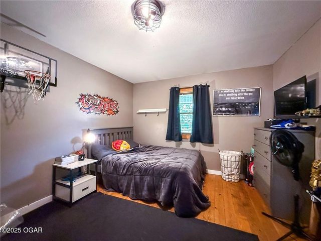 201 S Scaramucci Road, Pittsburg, KS 66762