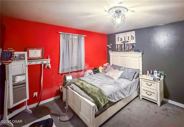 201 S Scaramucci Road, Pittsburg, KS 66762