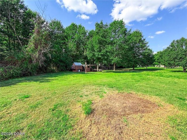 201 S Scaramucci Road, Pittsburg, KS 66762