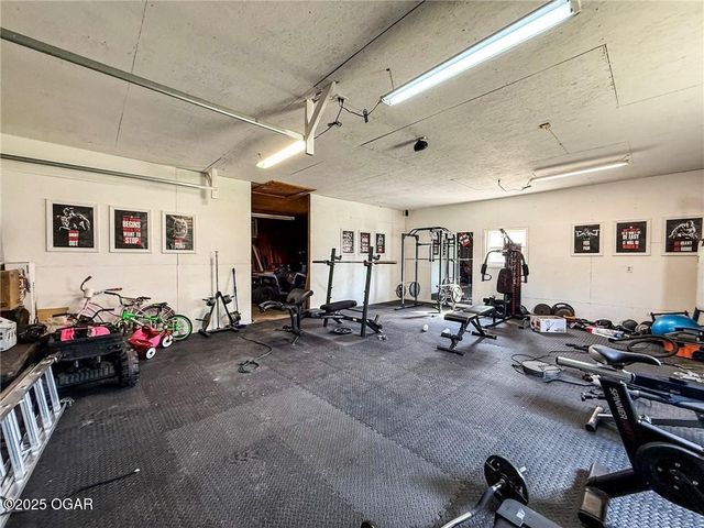 201 S Scaramucci Road, Pittsburg, KS 66762