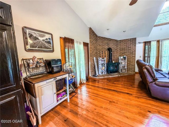 201 S Scaramucci Road, Pittsburg, KS 66762