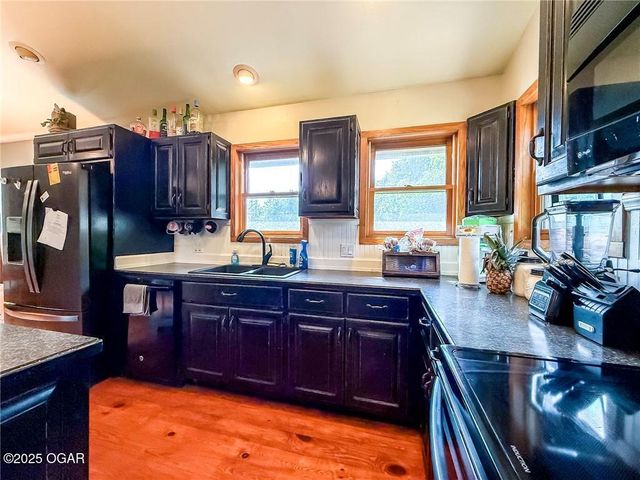 201 S Scaramucci Road, Pittsburg, KS 66762