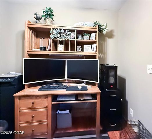 201 S Scaramucci Road, Pittsburg, KS 66762