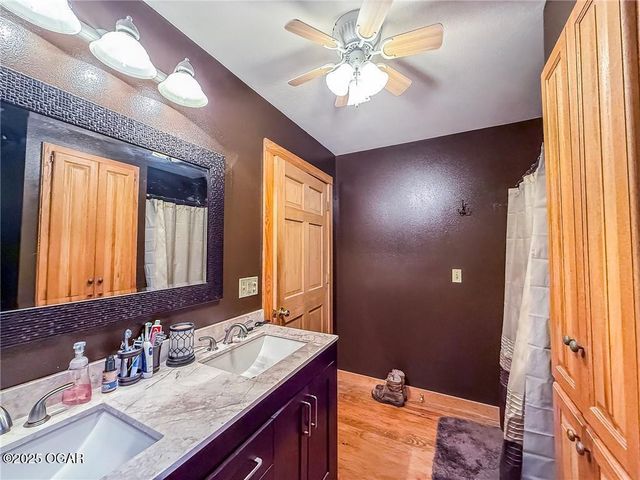 201 S Scaramucci Road, Pittsburg, KS 66762