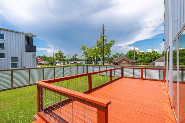 13149 W 6th Street, Santa Fe, TX 77510