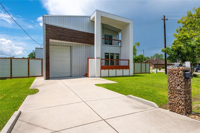 13149 W 6th Street, Santa Fe, TX 77510
