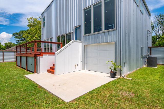 13149 W 6th Street, Santa Fe, TX 77510