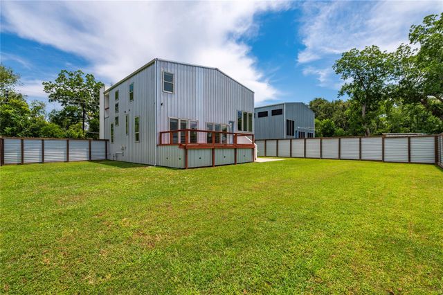 13149 W 6th Street, Santa Fe, TX 77510