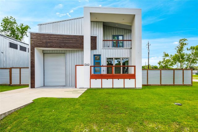 13149 W 6th Street, Santa Fe, TX 77510