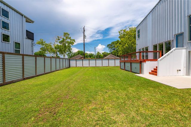 13149 W 6th Street, Santa Fe, TX 77510