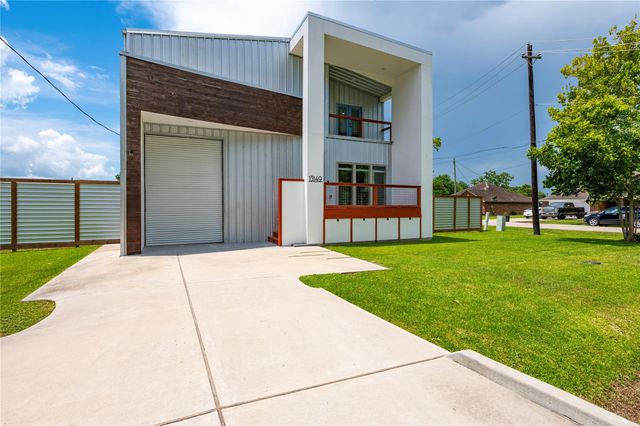 13149 W 6th Street, Santa Fe, TX 77510