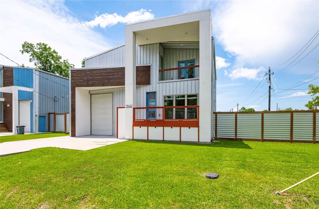 13149 W 6th Street, Santa Fe, TX 77510