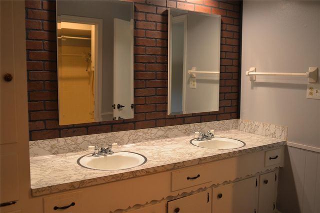 1626 Hamblen Road, Kingwood, TX 77339