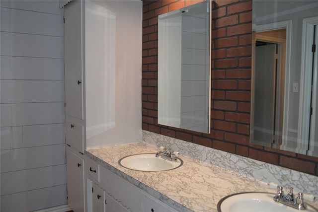 1626 Hamblen Road, Kingwood, TX 77339