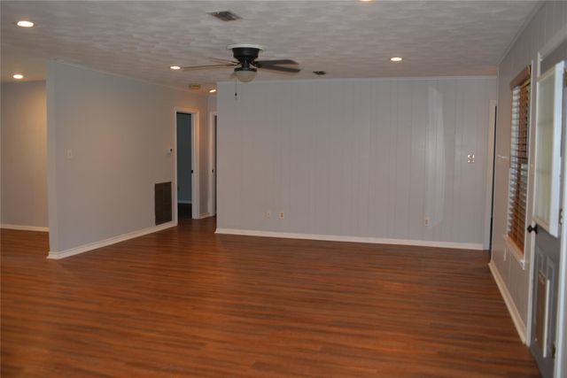 1626 Hamblen Road, Kingwood, TX 77339