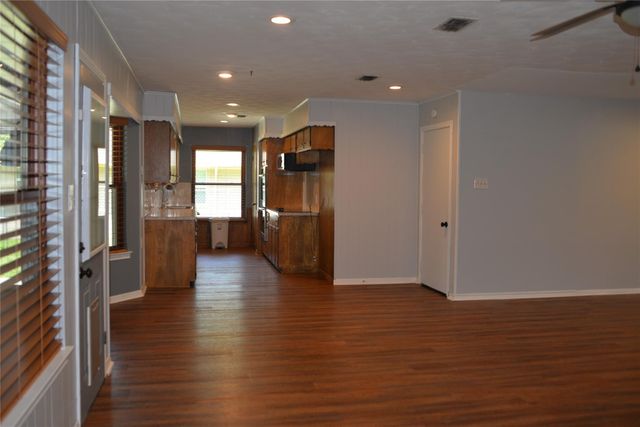 1626 Hamblen Road, Kingwood, TX 77339