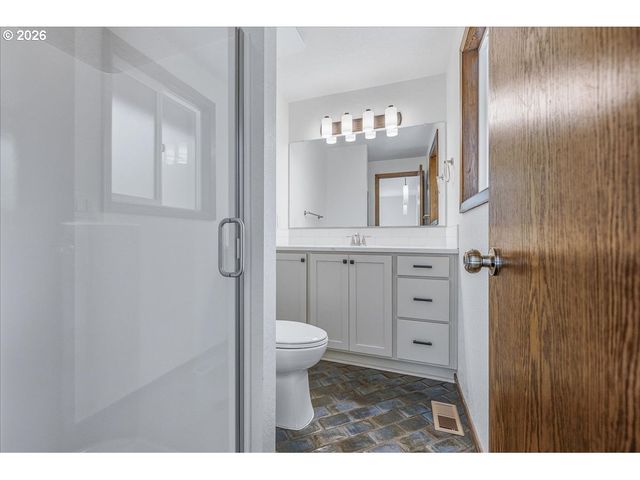 22755 Se KINGSWOOD Ct, Damascus, OR 97089
