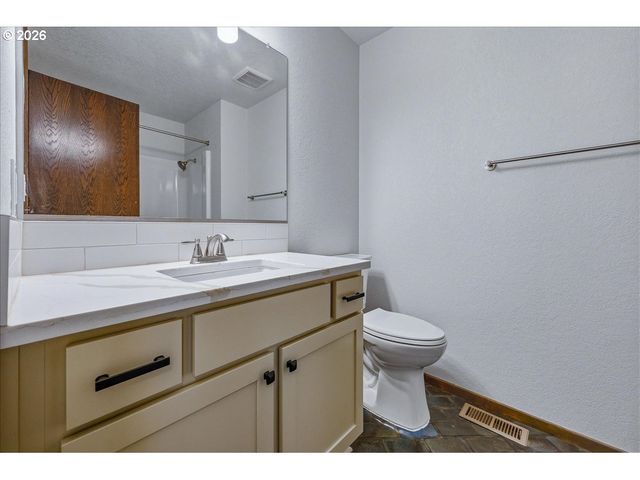 22755 Se KINGSWOOD Ct, Damascus, OR 97089