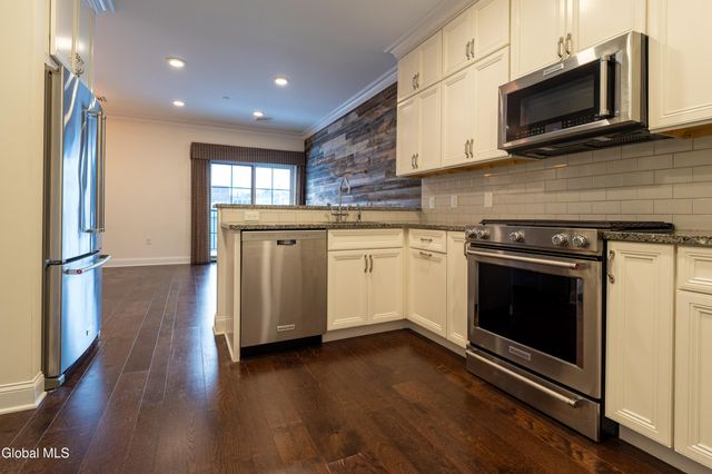 97 East Avenue APT 201, Saratoga Springs, NY 12866