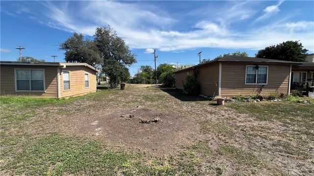 906 E King E, Kingsville, TX 78363