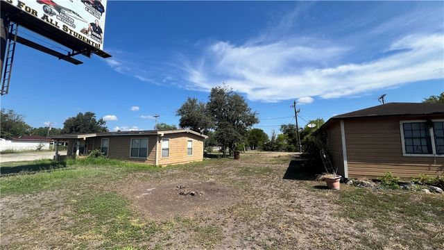 906 E King E, Kingsville, TX 78363