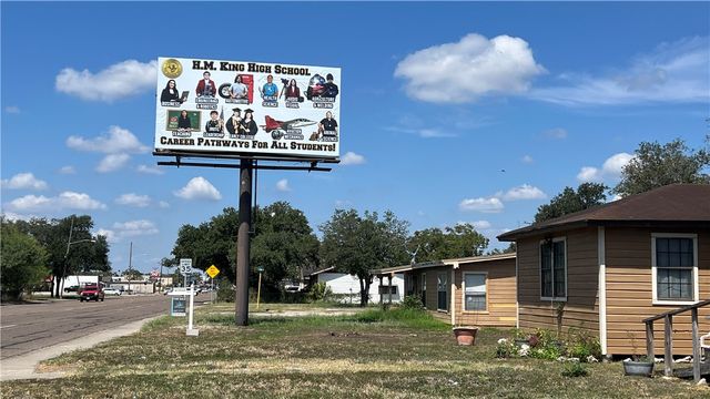 906 E King E, Kingsville, TX 78363