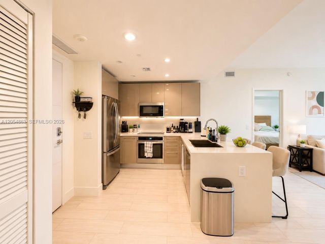 2000 Metropica Way 2011, Sunrise, FL 33323