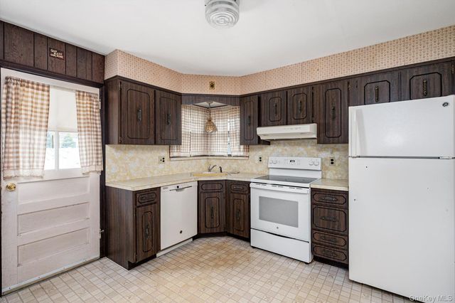 64 Arlyn Drive E, Massapequa, NY 11758