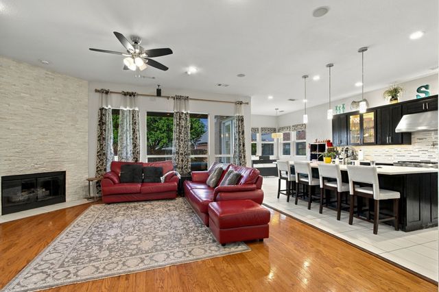 1833 Auburn Drive, Carrollton, TX 75007