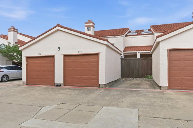 551 Ranch Trail 195, Irving, TX 75063